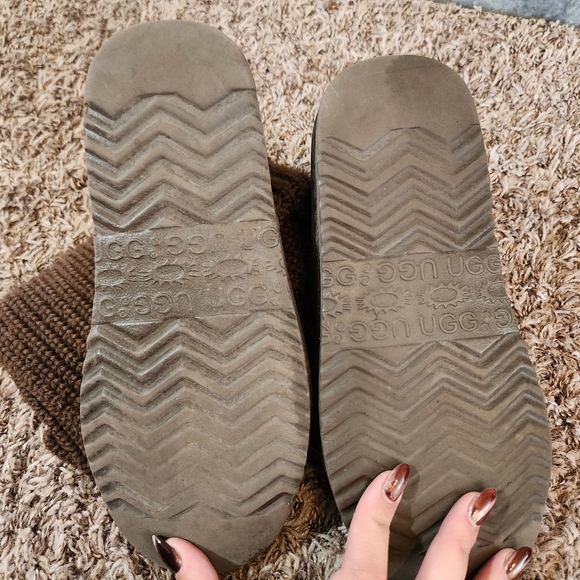 UGGS boots - Picture 4 of 5